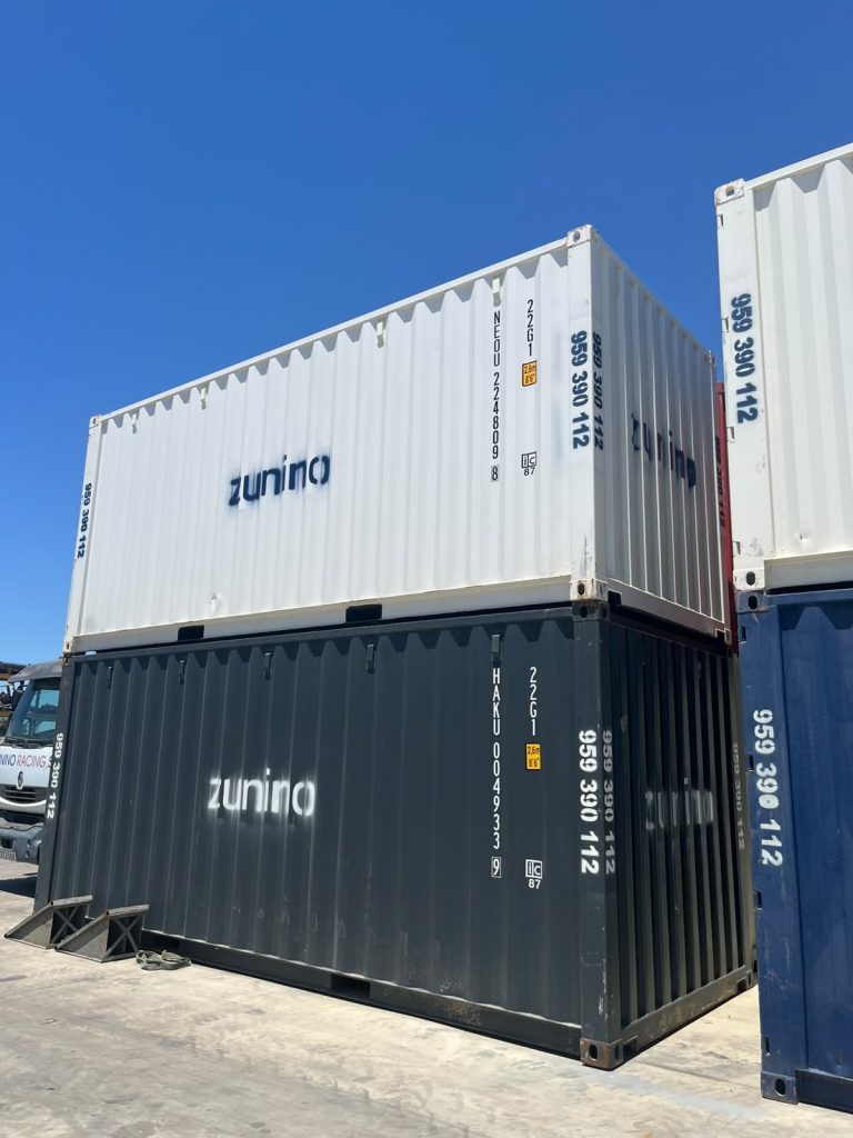 Contenedores marinos nuevos, de primer uso, con 20 pies de longitud, lo equivalente a 6 metros. Disponivble para entrega en Huelva, Sevilla, Cádiz, Málaga,etc. 